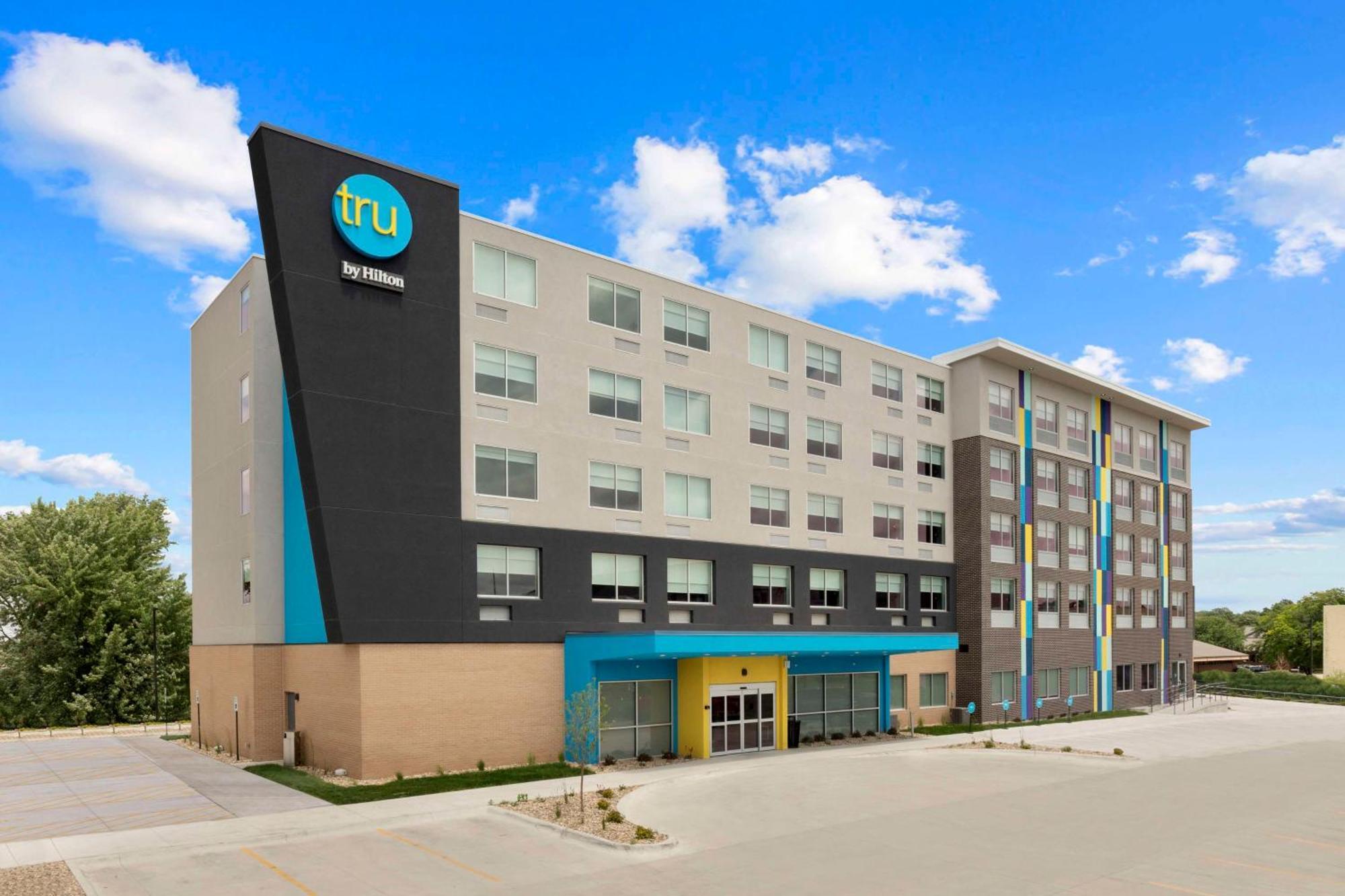 Tru By Hilton Lincoln East Hotel Exterior photo